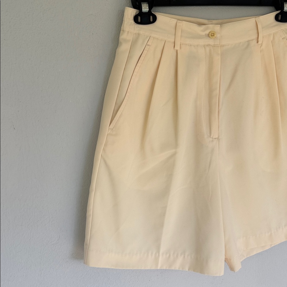 Vintage IZOD Club Antique Ivory high rise pleated Bermuda shorts size 10 - Picture 3 of 12